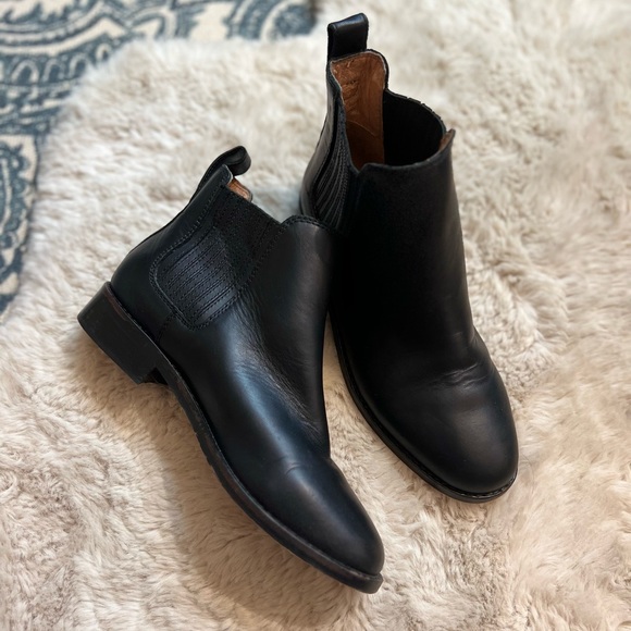 Madewell The Ainsley Chelsea Boot
J8295 leather size 6 - Picture 3 of 15